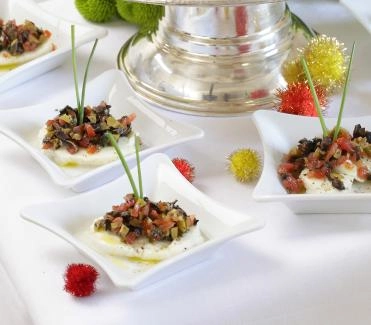 2011-12-mozzarella-mit-oliven-und-cherrytomaten